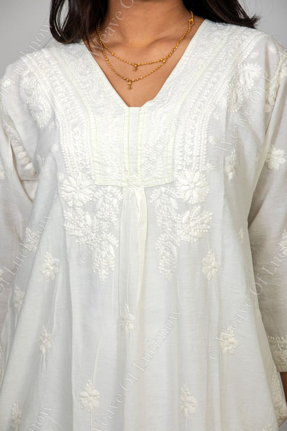 Off-White Chanderi Chikankari Kurti: Timeless Grace photo 3