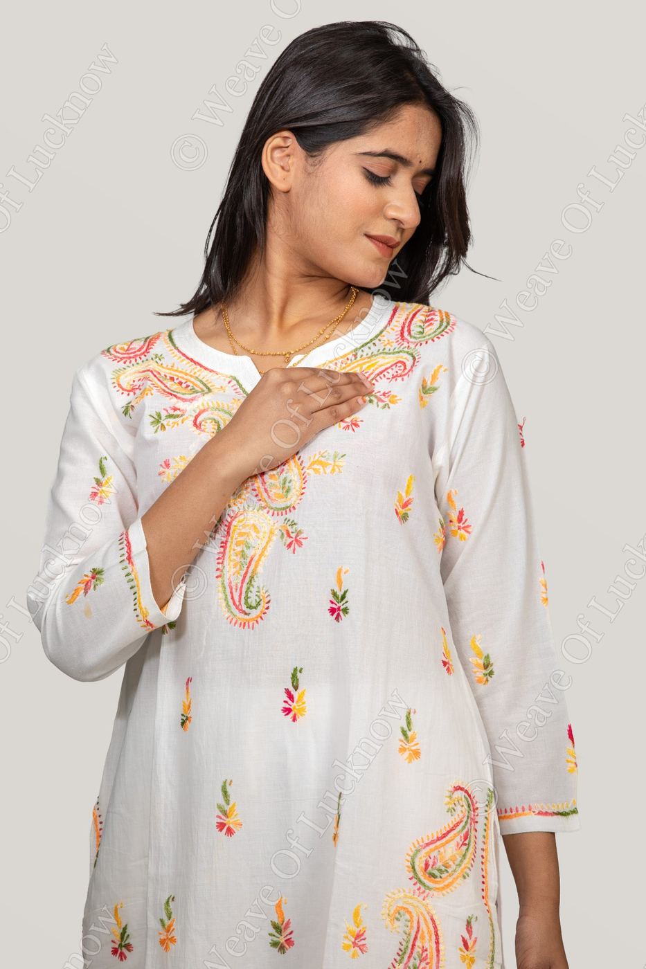 White Cotton Chikankari Kurta with Multicoloured Thread Work photo 3