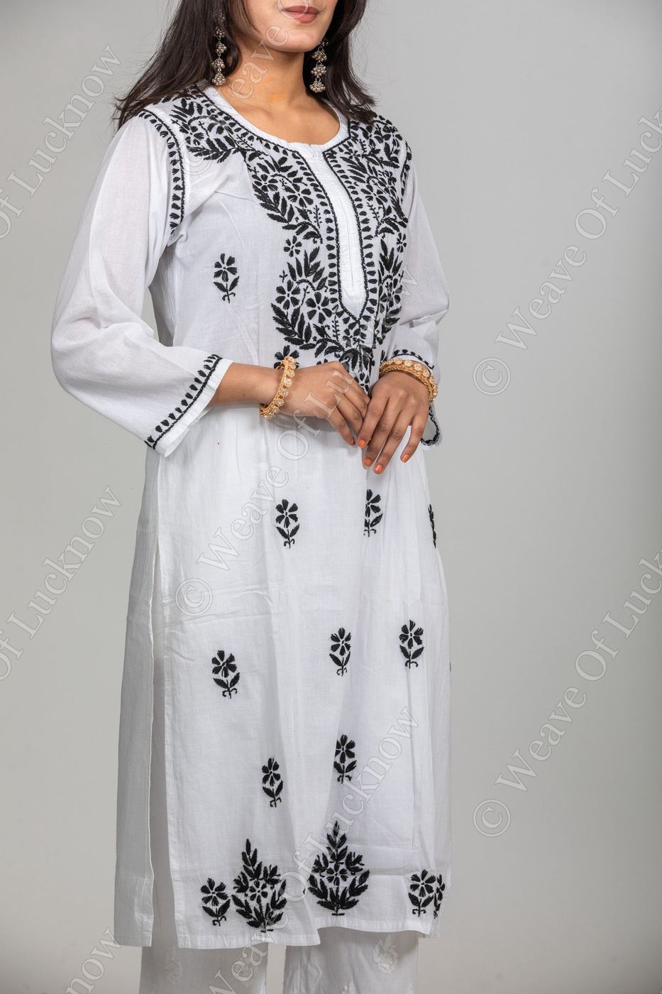 Monochrome Elegance: White Cotton Chikankari Kurti with Black Thread Work photo 2